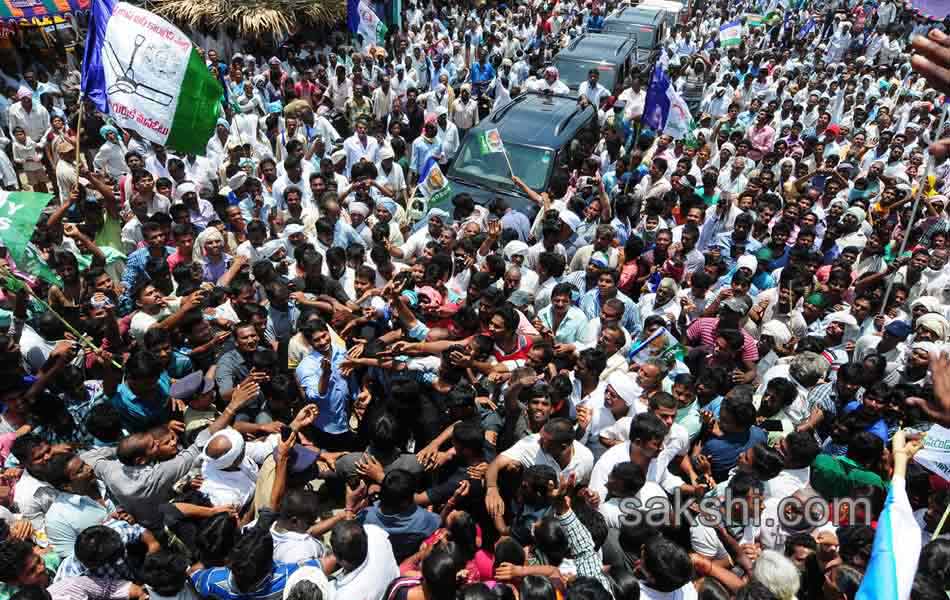 YS Jagan to console Lakshmipuram wall collapse victims families - Sakshi2