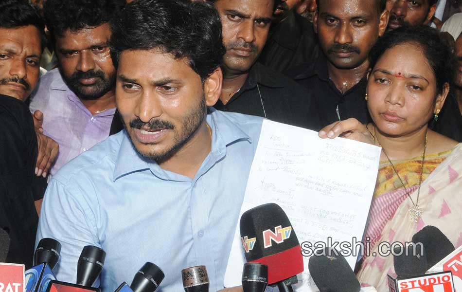 YS Jagan to console Lakshmipuram wall collapse victims families - Sakshi15