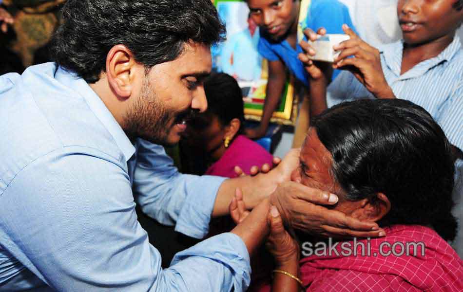 YS Jagan to console Lakshmipuram wall collapse victims families - Sakshi21