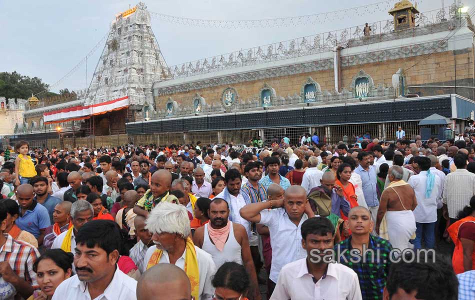 heavy rush in tirumala15