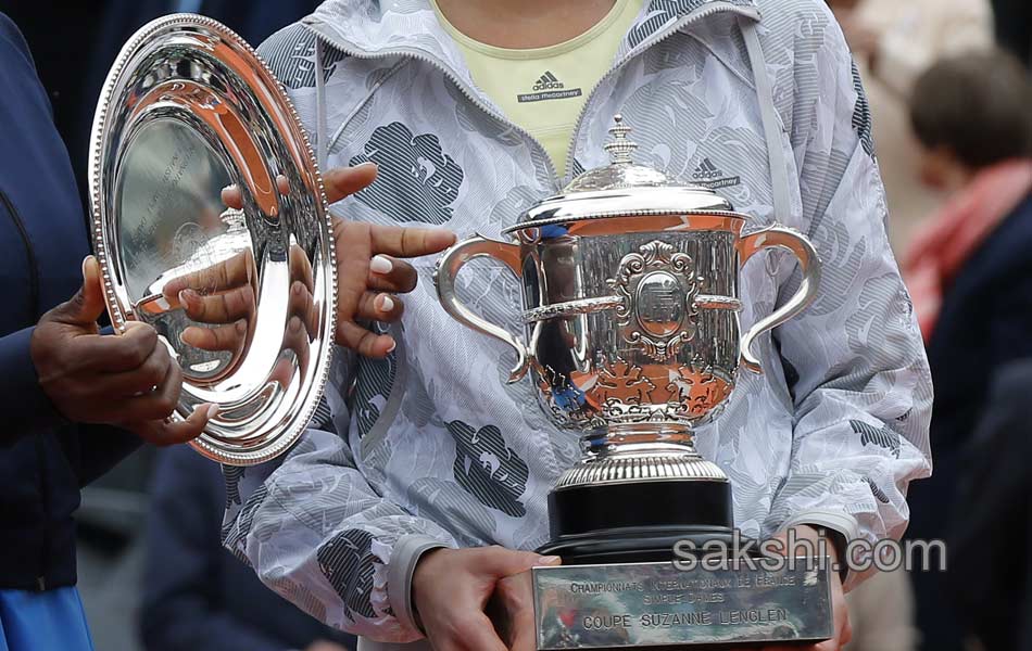 French Open Garbine Muguruza upsets Serena Williams for women s title26