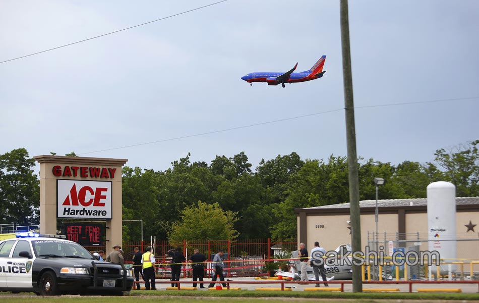 small plane crashed in a parking6