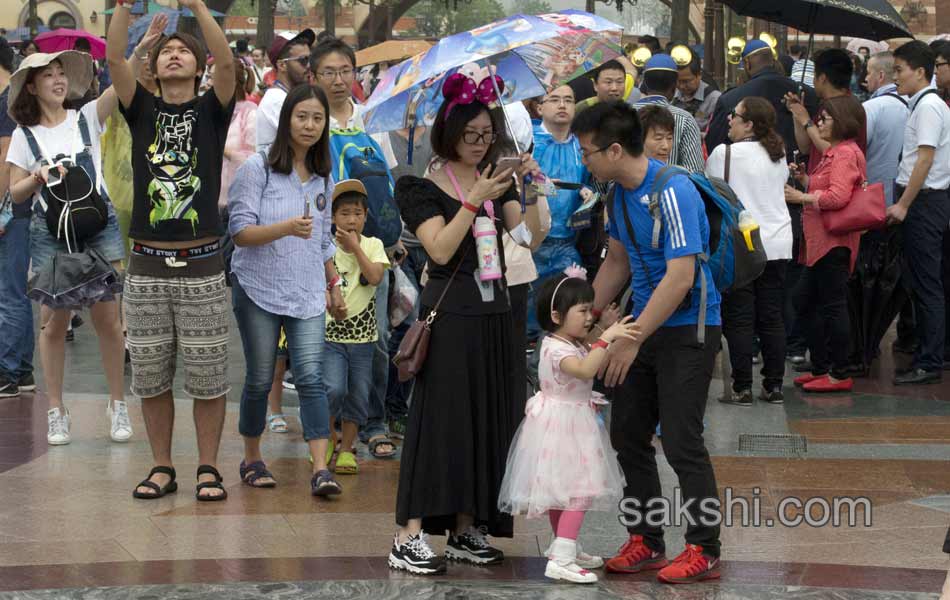 mickey and donald to entertain chinese soon15