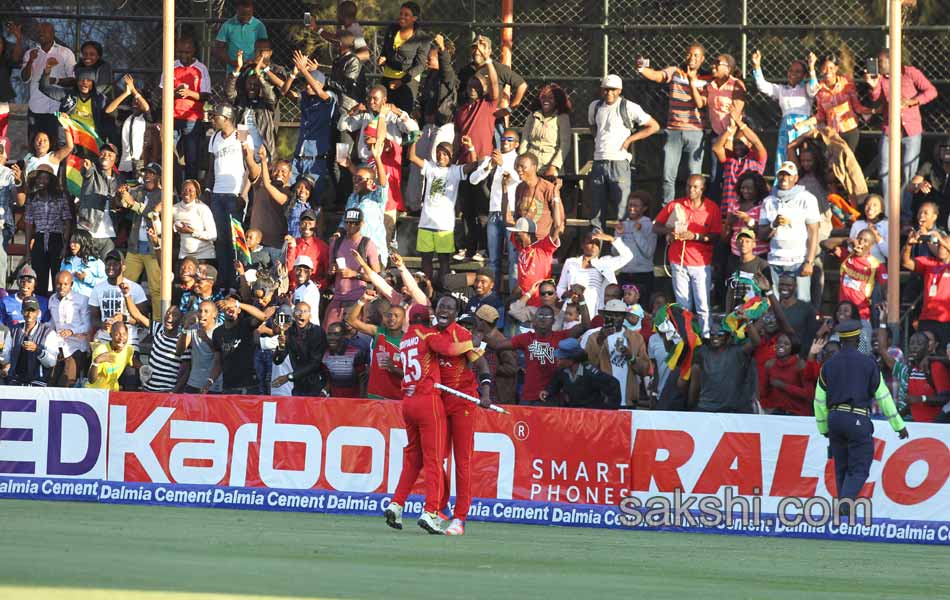 Zimbabwe stun India with two run win1