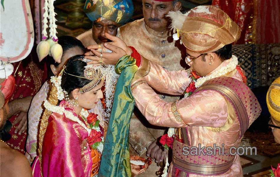 King  Yaduveer Ties Knot with Rajasthan Royalty at Mysore Palace3