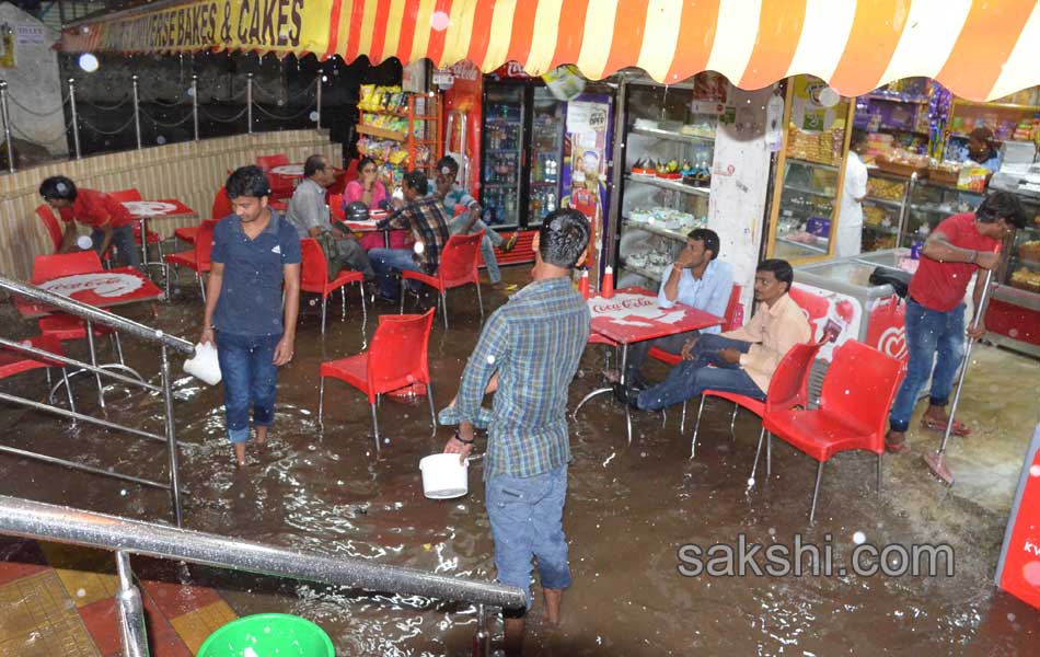 hevy rain in ap and Telangana9