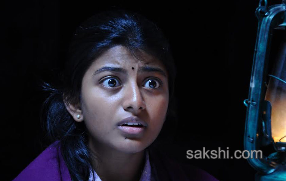 Tholipremalo movie Stills11