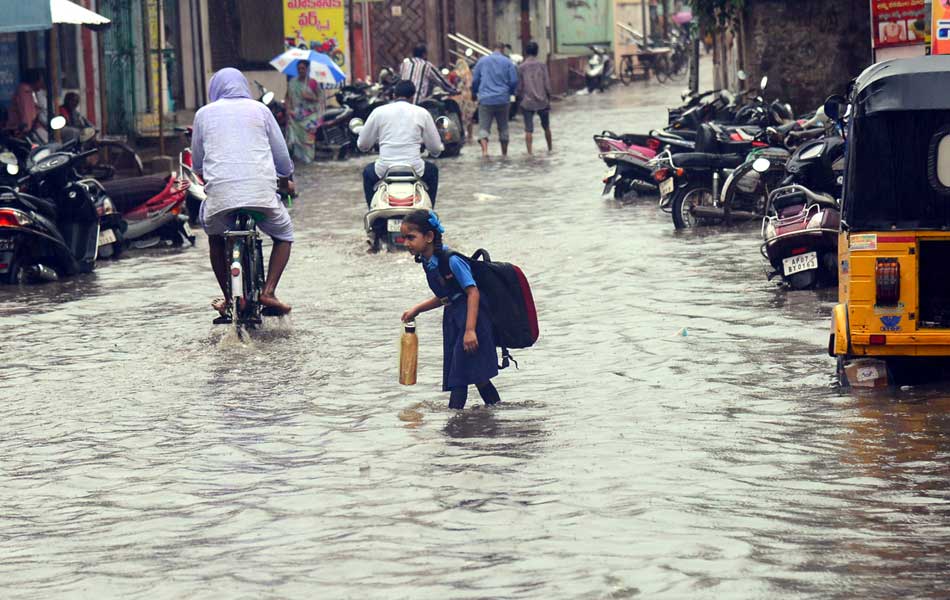 Heavy Rain in Guntur Corporation - Sakshi5