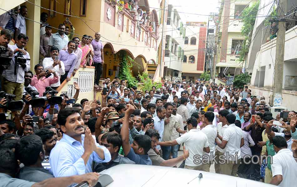 YS Jagan mohan reddy met IAF AN32 flight victim families in Visakhapatnam - Sakshi14