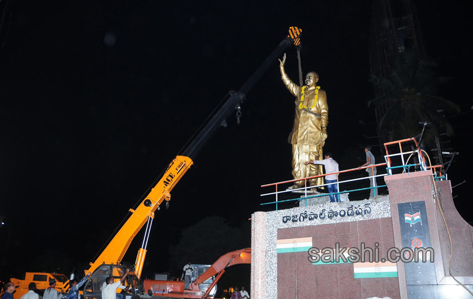 Ysr statue removed at Vijayawada police control room - Sakshi2