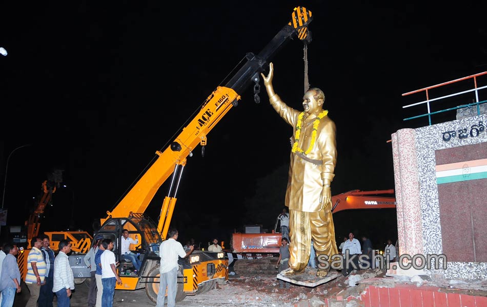 Ysr statue removed at Vijayawada police control room - Sakshi4