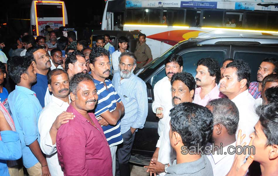 Ysr statue removed at Vijayawada police control room - Sakshi7