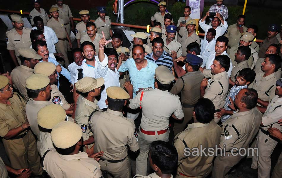 Ysr statue removed at Vijayawada police control room - Sakshi10