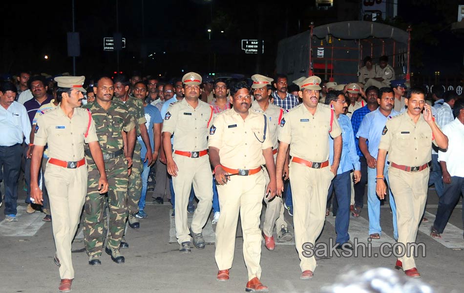 Ysr statue removed at Vijayawada police control room - Sakshi15