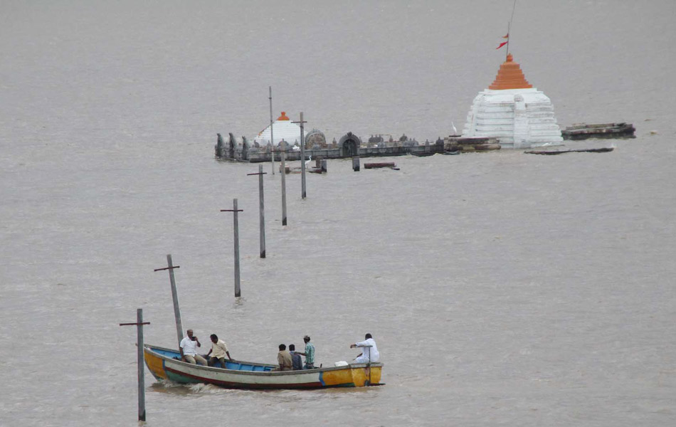 sangameswarudu in deep water5