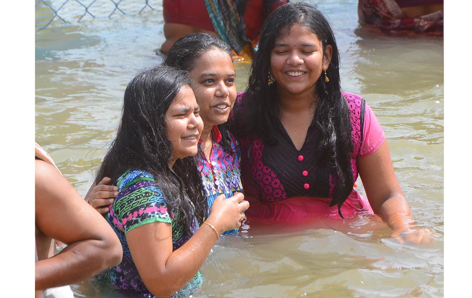 Devotees holly bath at puskara ghats7