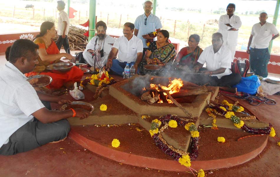 Spiritual atmosphere at Puskara ghat temples8