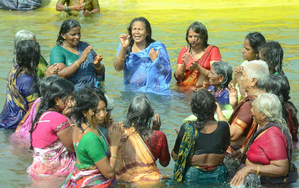 Devotee rush at Puskara ghats8