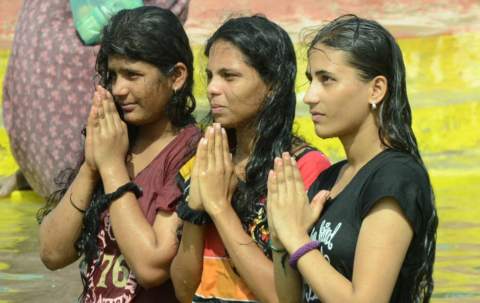 Devotee rush at Puskara ghats9