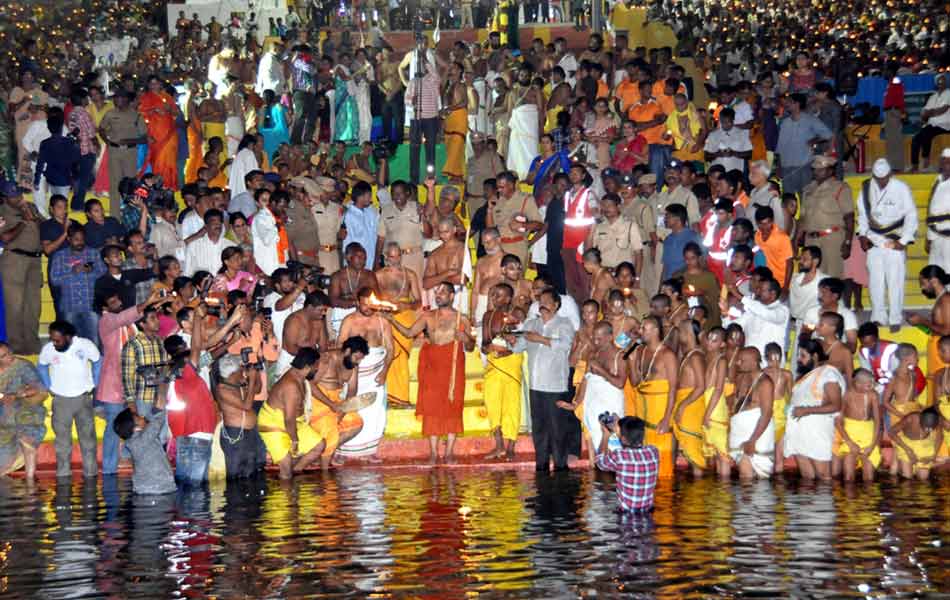 China jeeyar harathi to the Krishna river1