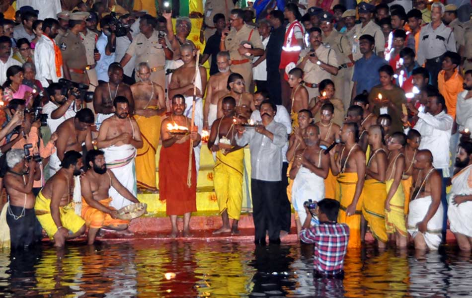 China jeeyar harathi to the Krishna river2