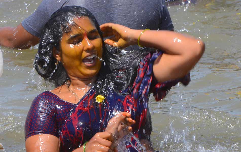 Devotees crowd at Puskara ghats2