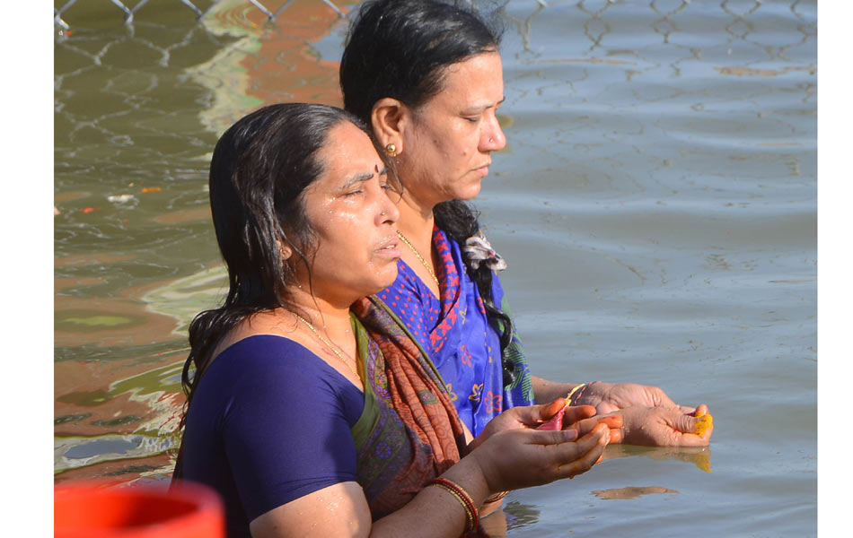 Devotees crowd at Puskara ghats11