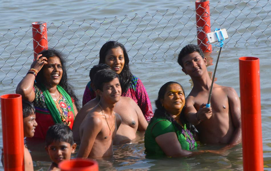 Devotees crowd at Puskara ghats12