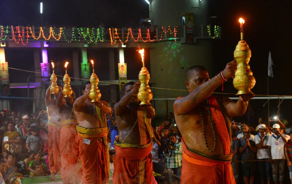 Devotees prayer to Krishna river - Sakshi9