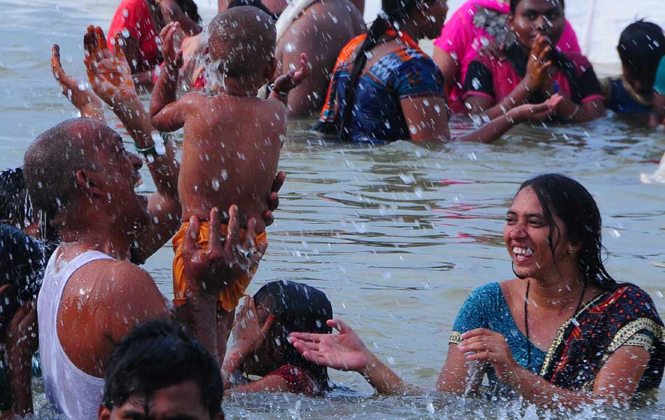 devotees at krishnamma2