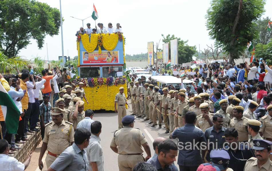 grand welcome to pv sindhu gopichand in ap16