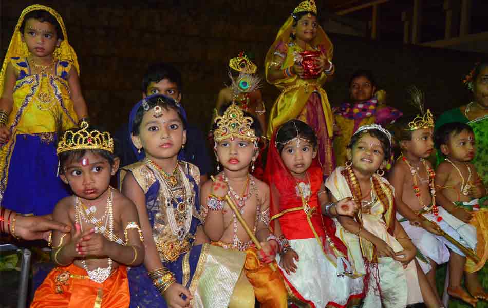 sri krishnastami vedukalu in khammam2