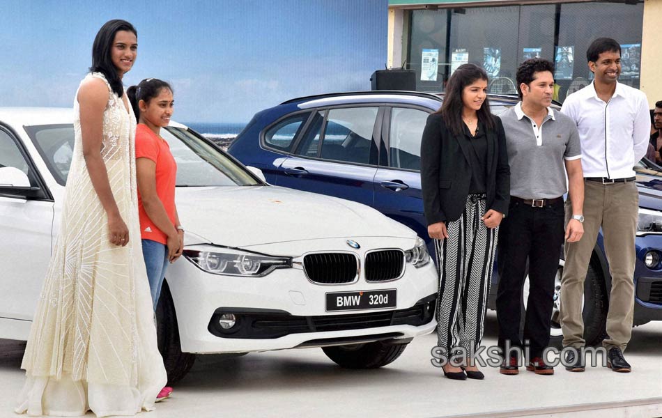 PV Sindhu Sakshi Malik  Dipa Karmakar receive BMW cars  Sachin Tendulkar lauds tr o17