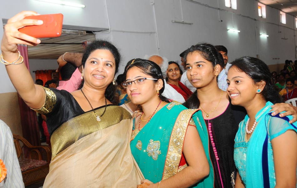 ravindra mahila kalashala freshers day - Sakshi4