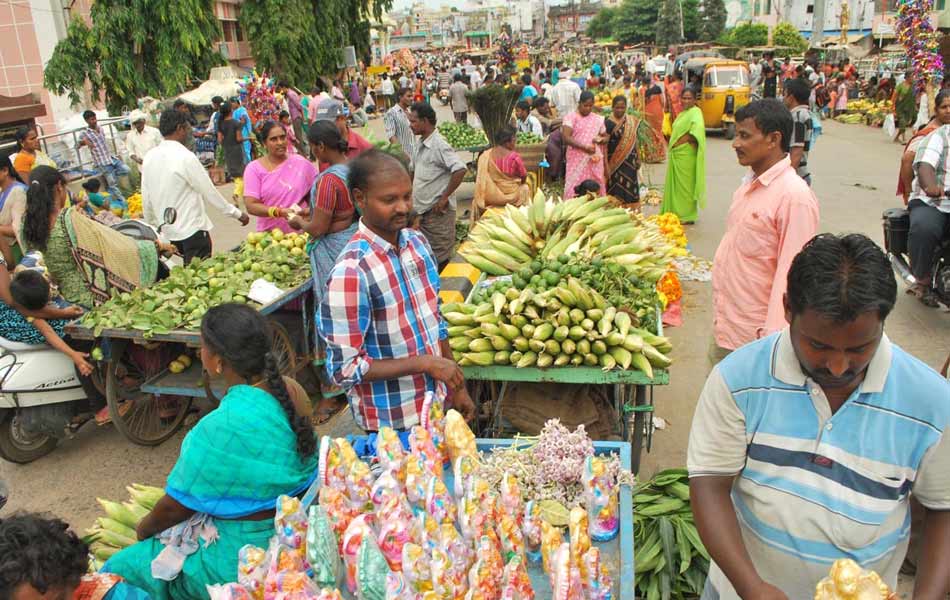 Shopping feast in streets2