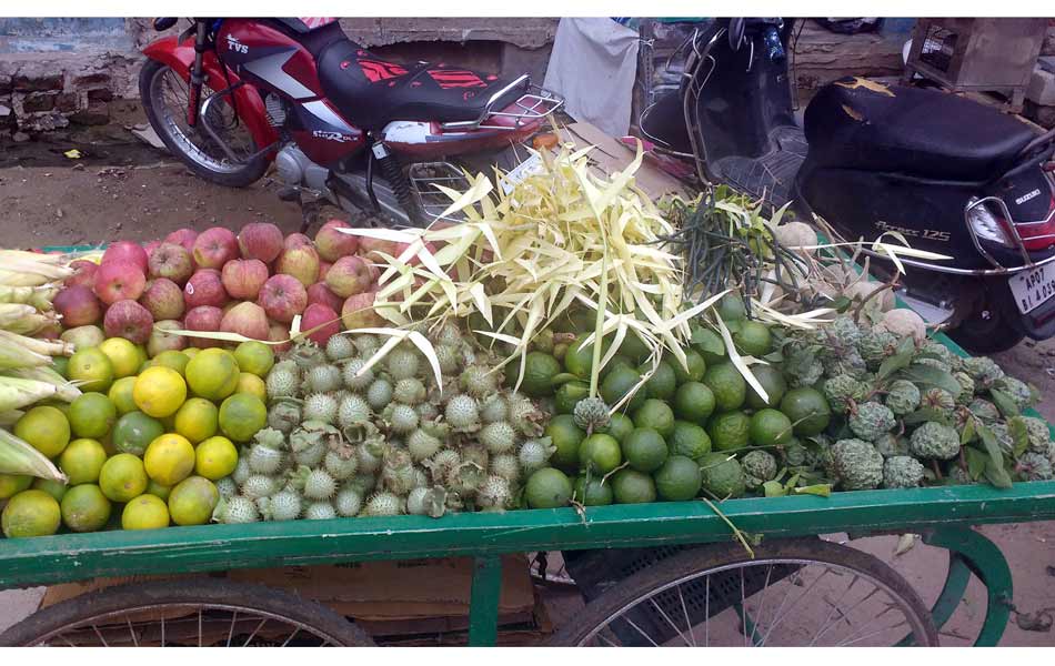 Shopping feast in streets11