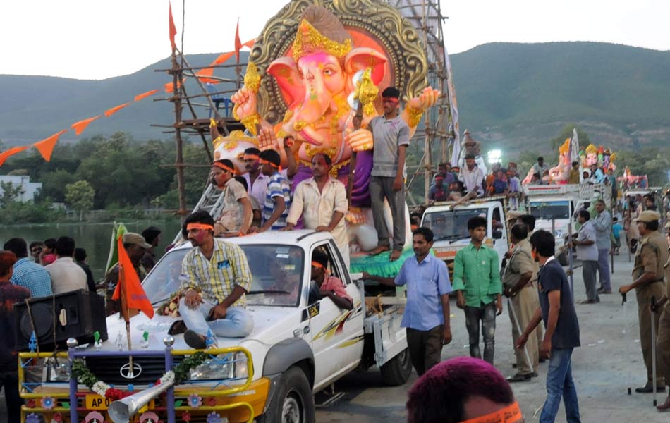 vinayaka idols immersion1