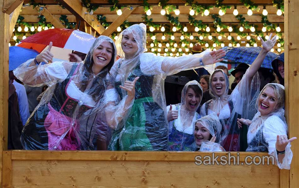 Visitors enjoys the Oktoberfest beer festival in Munich  Germany14