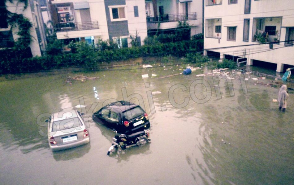 huge rains in Hyderabd - Sakshi1