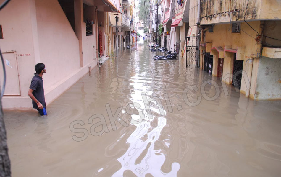 huge rains in Hyderabd - Sakshi14