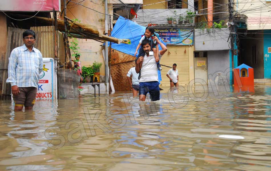 huge rains in Hyderabd - Sakshi16