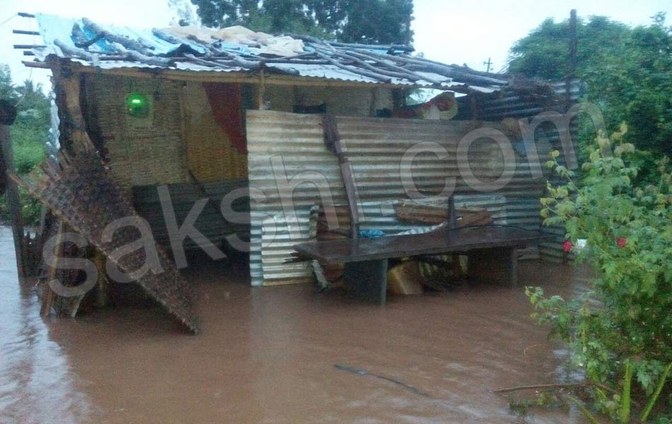 Huge rains in Guntur district - Sakshi13