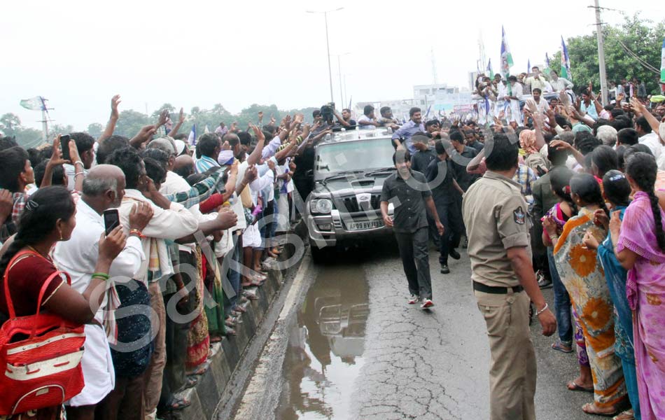 YS Jagan Tour in Guntur District Floods Area - Sakshi16