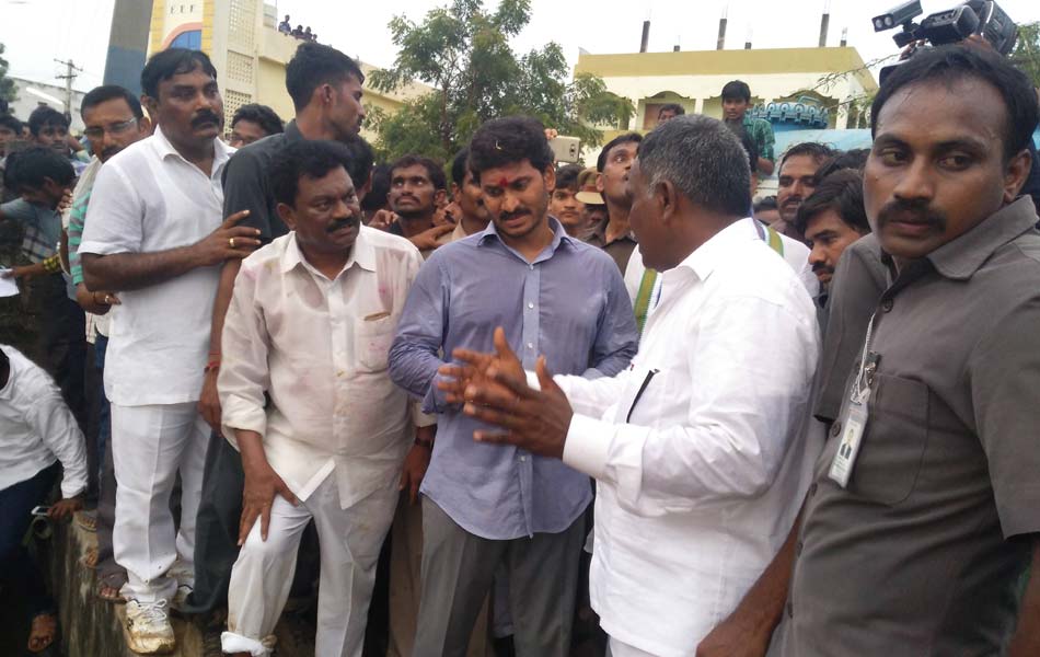 YS Jagan tour - Sakshi6