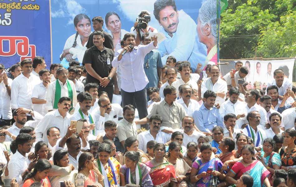 maha dharna in anantapur - Sakshi14