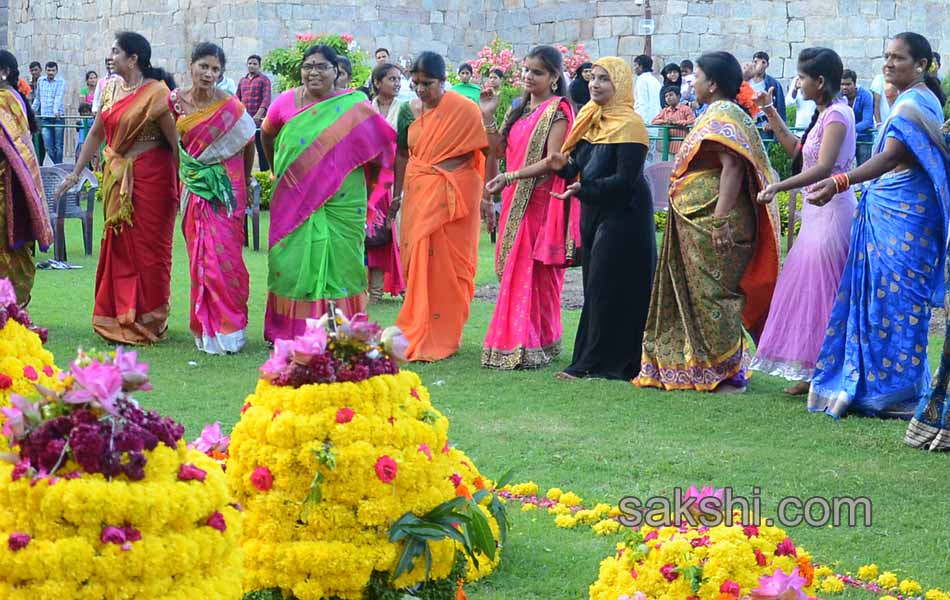 Bathukamma celebrations in Golconda15