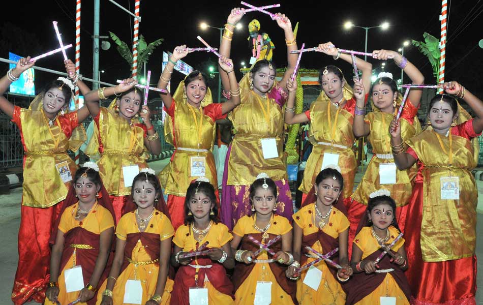 dance in muthyapu pandiri seva5