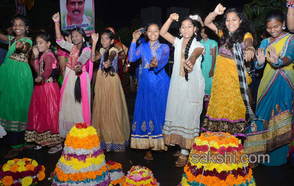 bathukamma festival in Hussain Sagar6