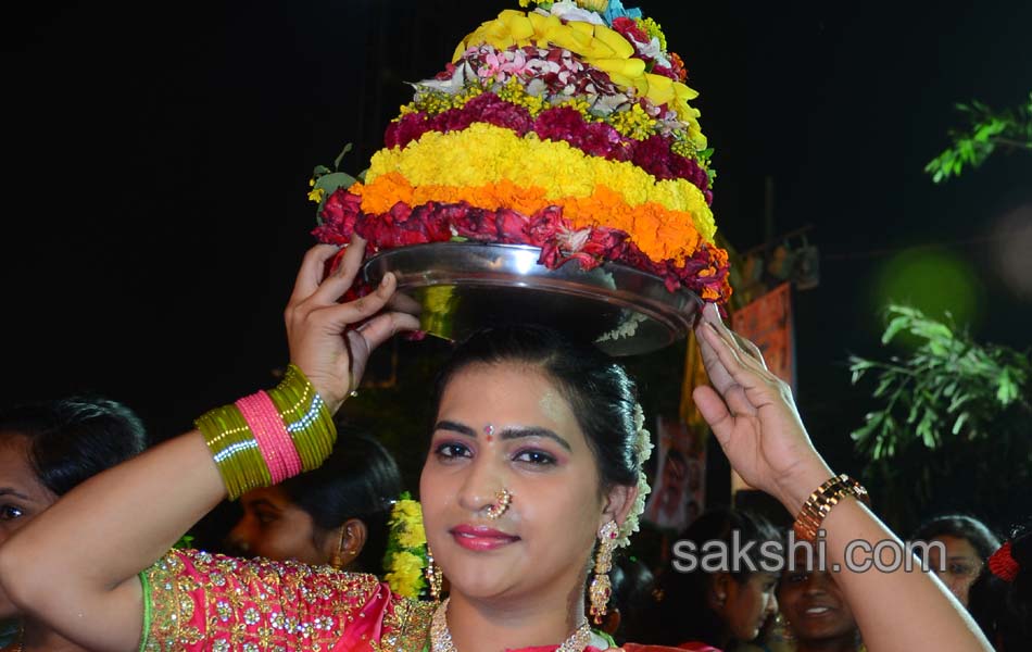 bathukamma festival in Hussain Sagar7