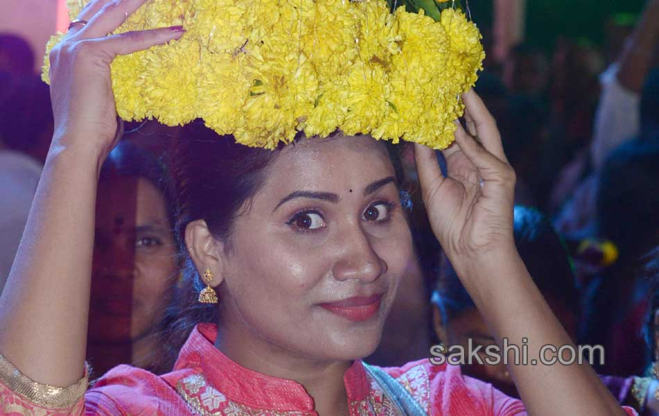 bathukamma festival in Hussain Sagar31